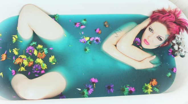 LoriMannPhotography-boudoir-flower-bath